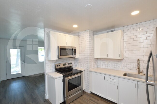 1202 E Kaler Dr Phoenix, AZ 85020 photo 4