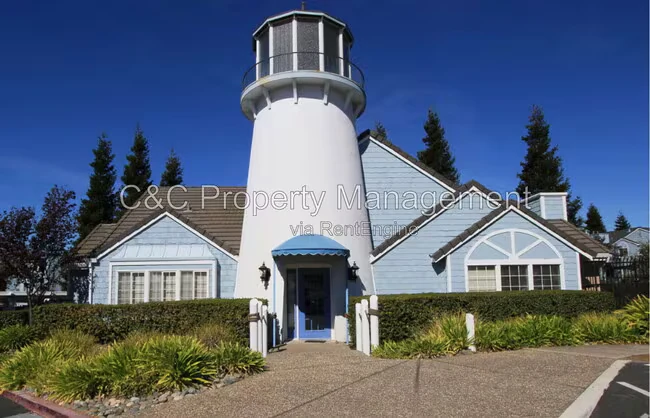 485 Lighthouse Dr photo 2
