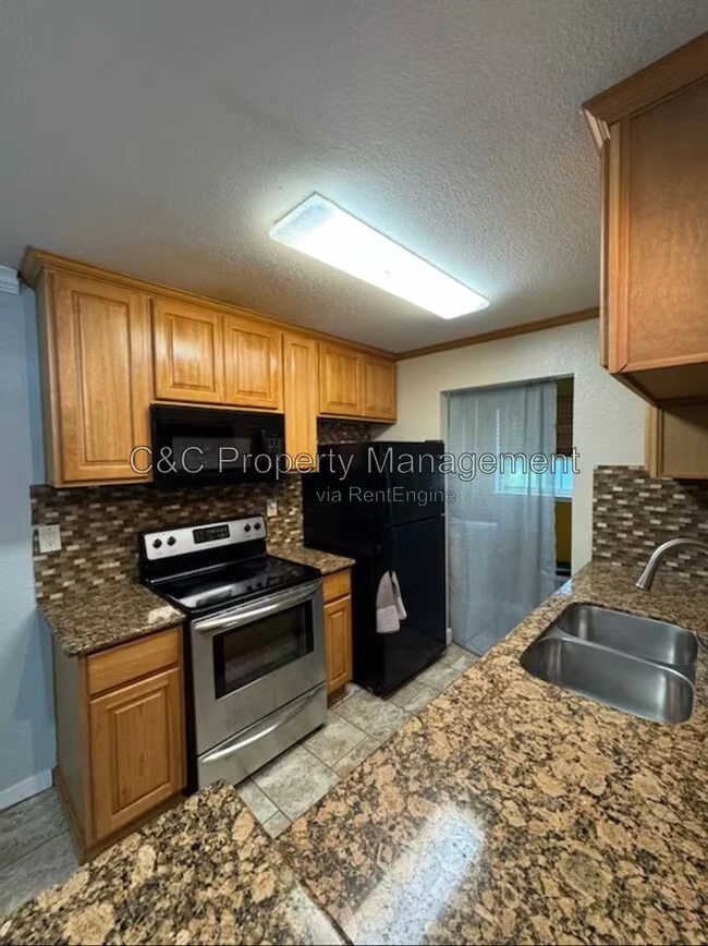 485 Lighthouse Dr photo 4