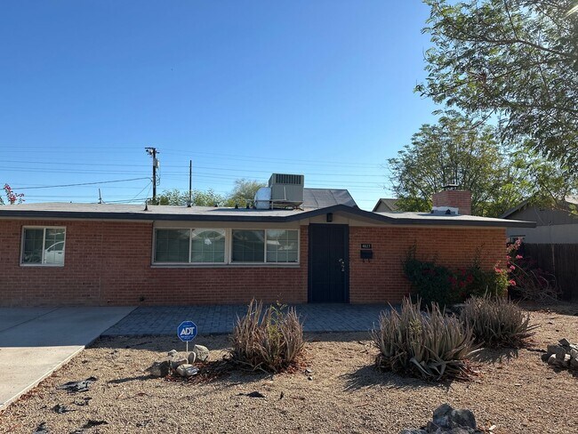 4627 N 11th Pl Phoenix, AZ 85014 photo 2