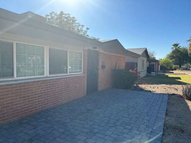 4627 N 11th Pl Phoenix, AZ 85014 photo 3