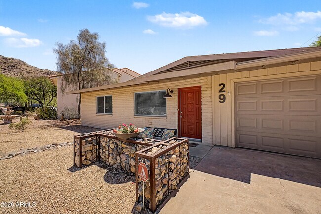 29 E Foothill Dr Phoenix, AZ 85020 photo 4
