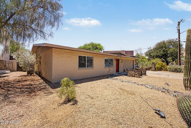 29 E Foothill Dr Phoenix, AZ 85020 photo 3