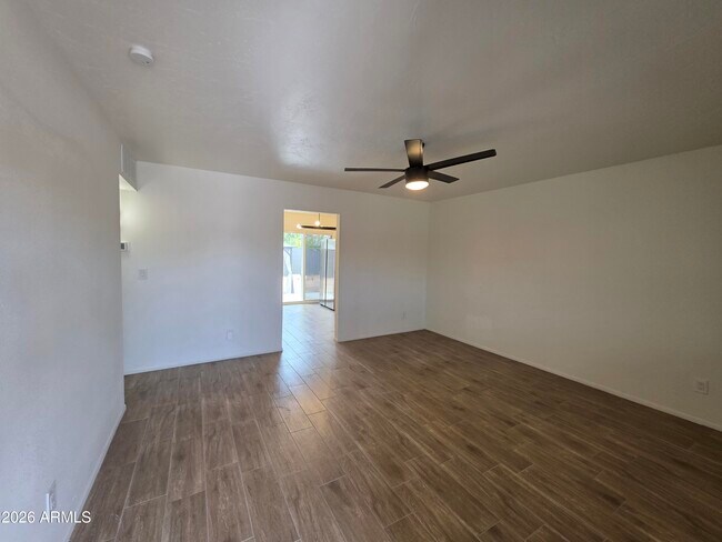 3735 E Claire Dr Phoenix, AZ 85032 photo 3