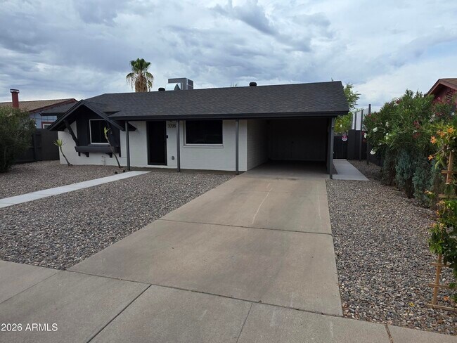 3735 E Claire Dr Phoenix, AZ 85032 photo 2
