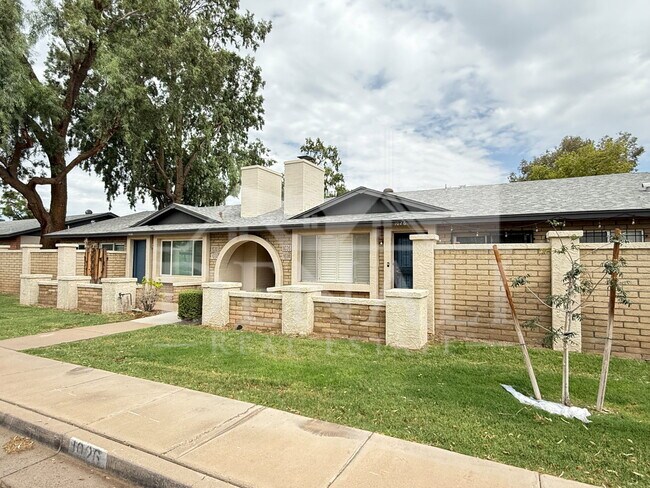 3B 2Ba Tempe Townhome With Community Pool! photo 2