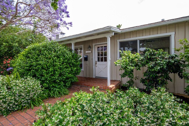 2111 Emerald St San Diego, CA 92109
