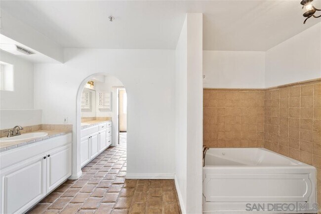 1456 Seacoast Dr Imperial Beach, CA 91932 photo 5