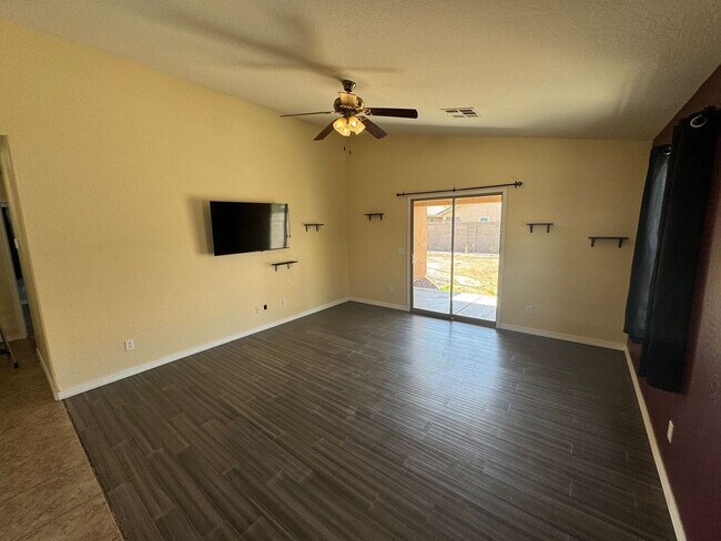 7371 W Alicia Dr Phoenix, AZ 85339 photo 5