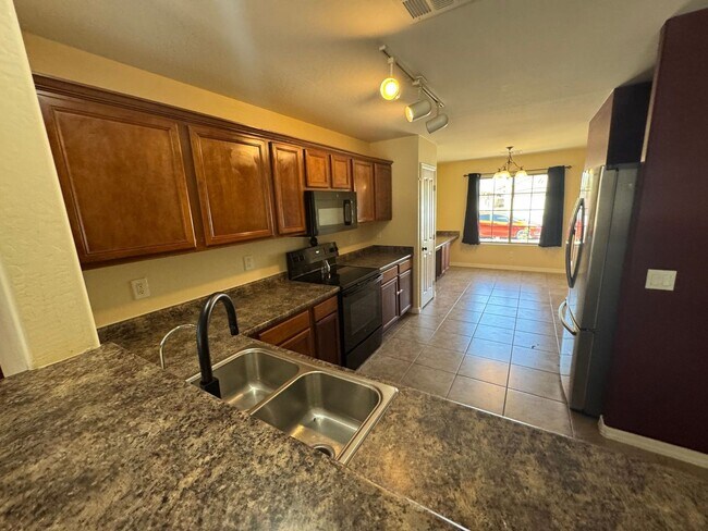 7371 W Alicia Dr Phoenix, AZ 85339 photo 2