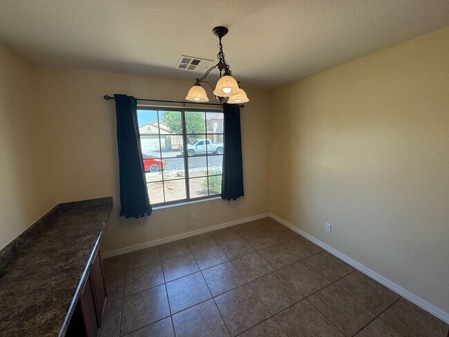 7371 W Alicia Dr Phoenix, AZ 85339 photo 4