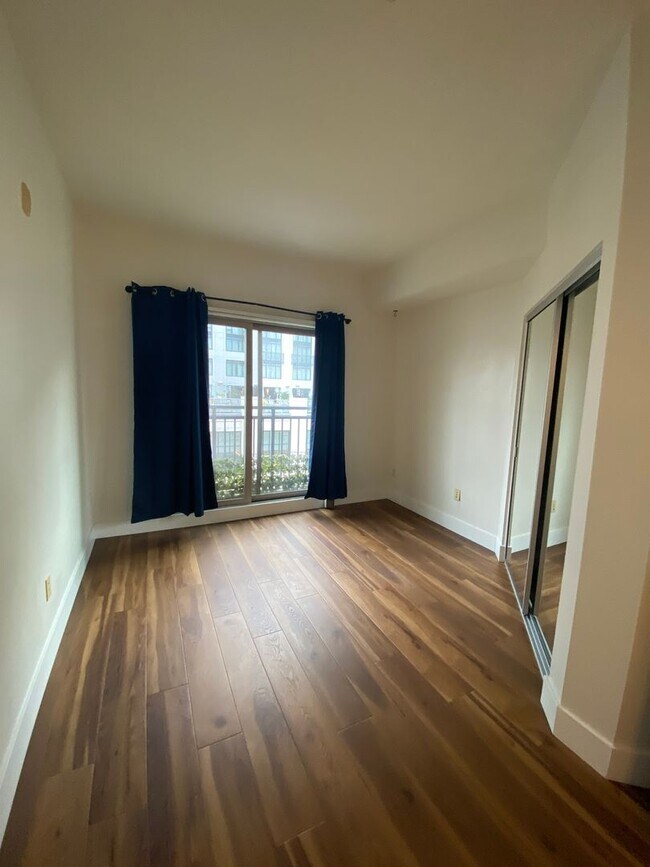 450 J St San Diego, CA 92101 photo 4