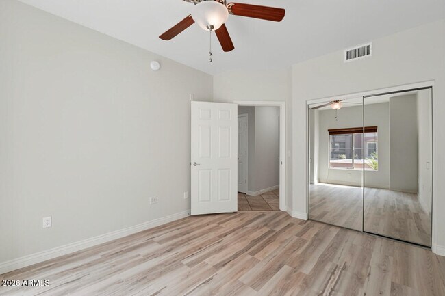 5350 E Deer Valley Dr Phoenix, AZ 85054 photo 4