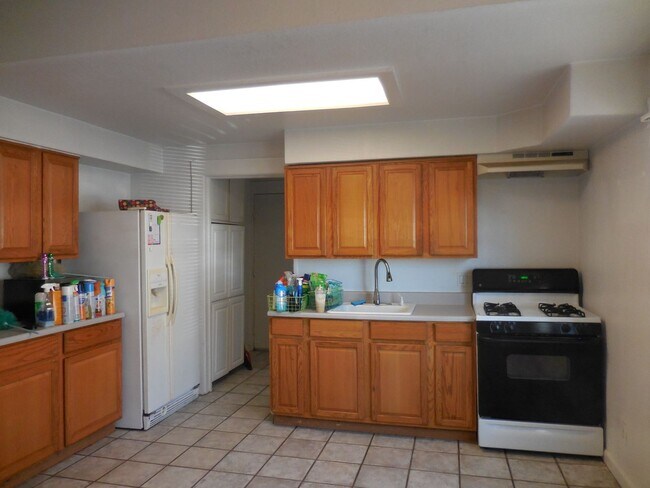 301 Santa Clara Ave Rio Vista, CA 94571 photo 2