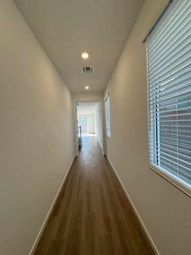 2477 W Maximo Wy Phoenix, AZ 85085 photo 5