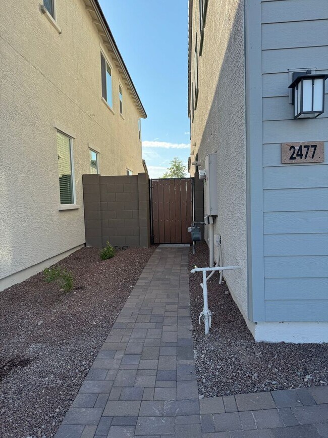2477 W Maximo Wy Phoenix, AZ 85085 photo 4