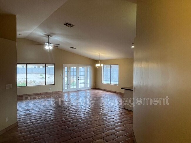 14930 N Gil Balcome Ct Surprise, AZ 85379 photo 3