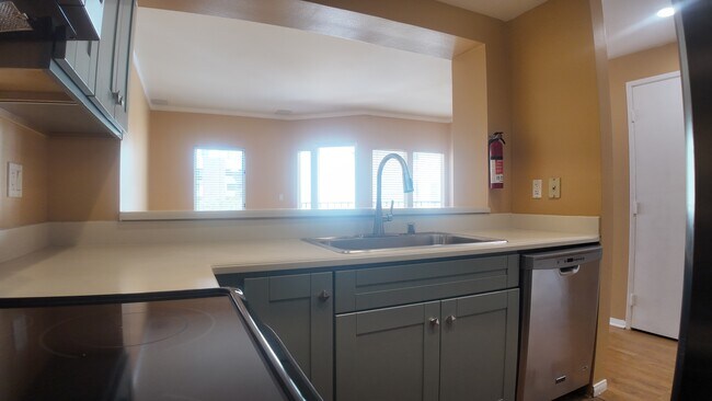 655 Columbia St San Diego, CA 92101 photo 3