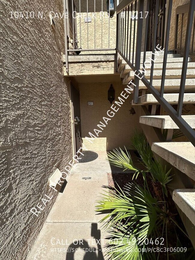 10410 N Cave Creek Rd Phoenix, AZ 85020 photo 2