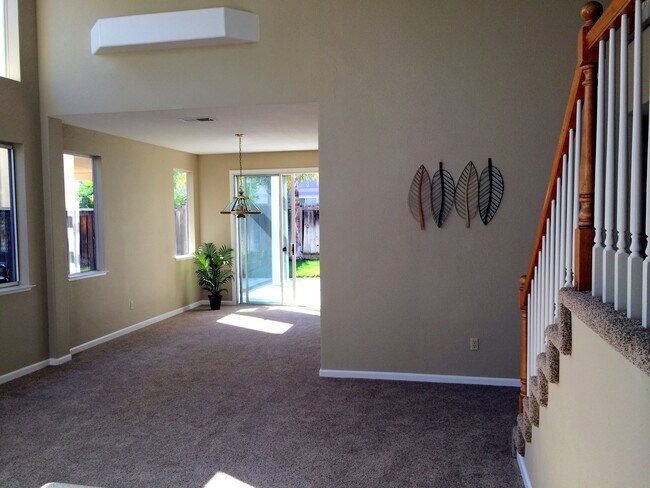 2516 Yorkshire Dr photo 2