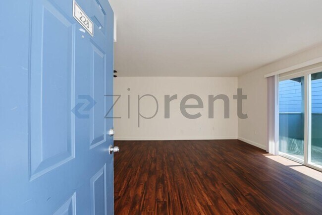Unit B228 photo 2