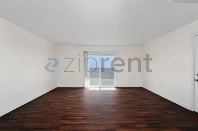 Unit B228 photo 5
