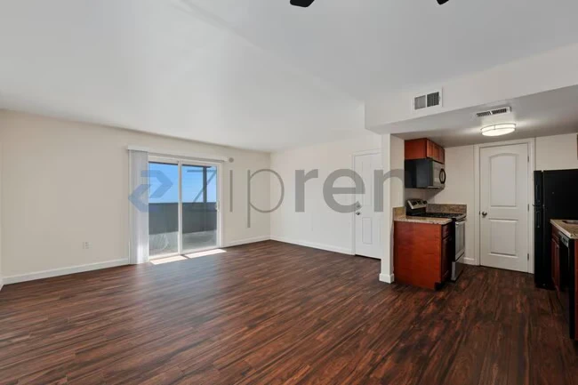 Unit B228 photo 4