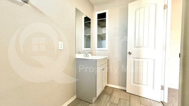 1650 S Arizona Ave Chandler, AZ 85286 photo 2