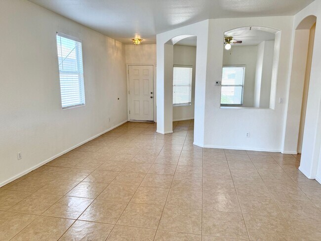 19 S 119th Ave Avondale, AZ 85323 photo 4