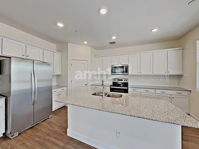 12502 N 60th Ave Glendale, AZ 85304 photo 2