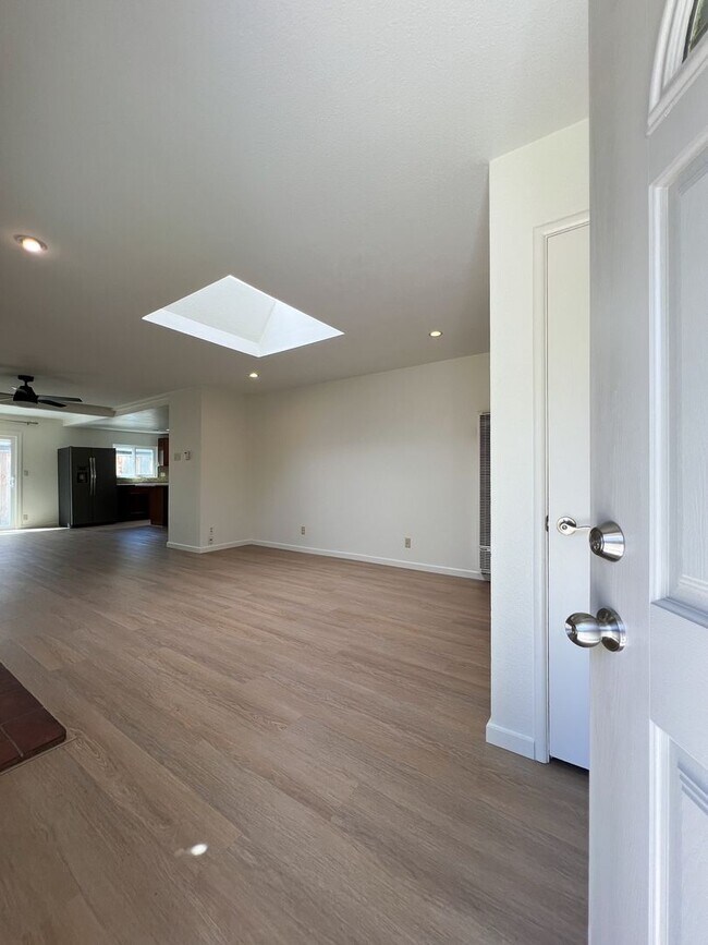 34 Queens Ct Napa, CA 94558 photo 3