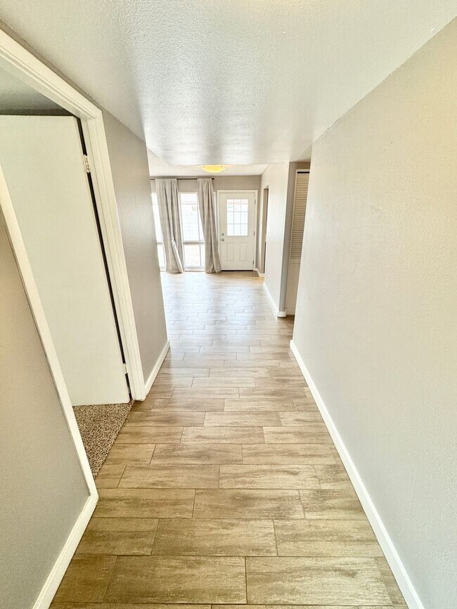 1057 E Frost Dr Tempe, AZ 85282 photo 3