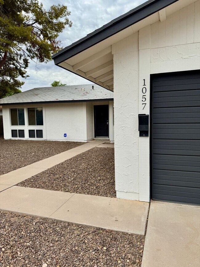 1057 E Frost Dr Tempe, AZ 85282 photo 2