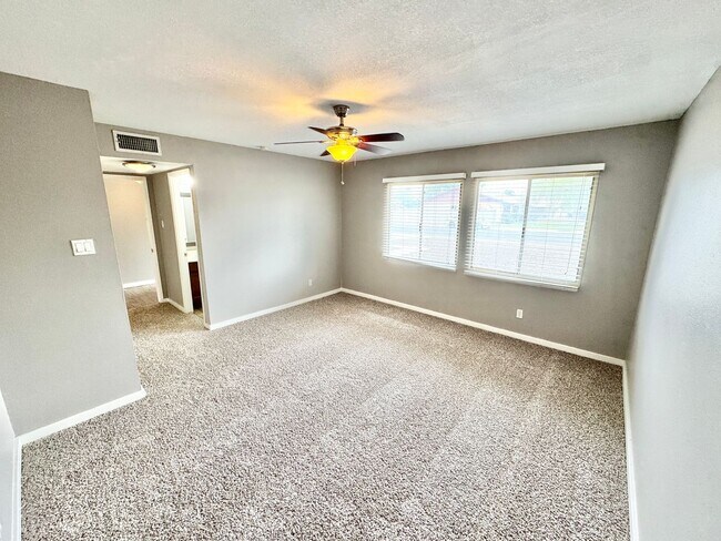 1057 E Frost Dr Tempe, AZ 85282 photo 5