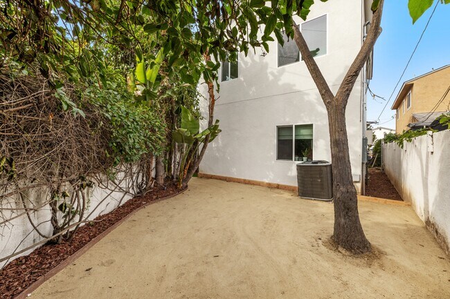 6323 Mesita Dr San Diego, CA 92115 photo 2