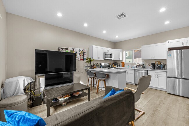 6323 Mesita Dr San Diego, CA 92115 photo 4