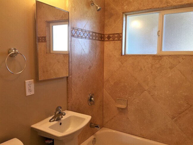 131 Daisy Ave Imperial Beach, CA 91932 photo 5