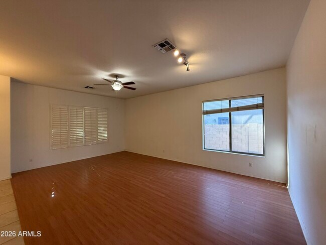 101 S Presidio Dr Gilbert, AZ 85233 photo 4