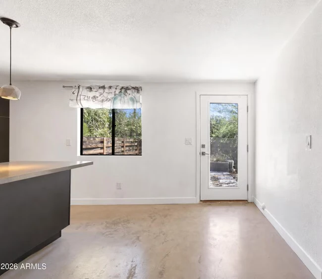 934 W Parkway Blvd Tempe, AZ 85281 photo 2