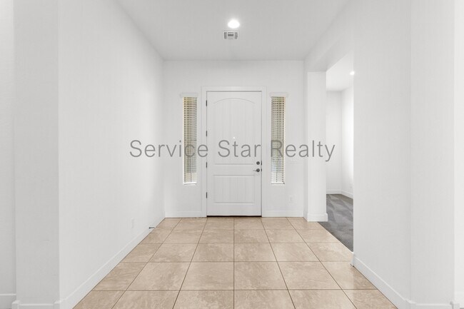 2631 W Rancho Laredo Dr Phoenix, AZ 85085 photo 4