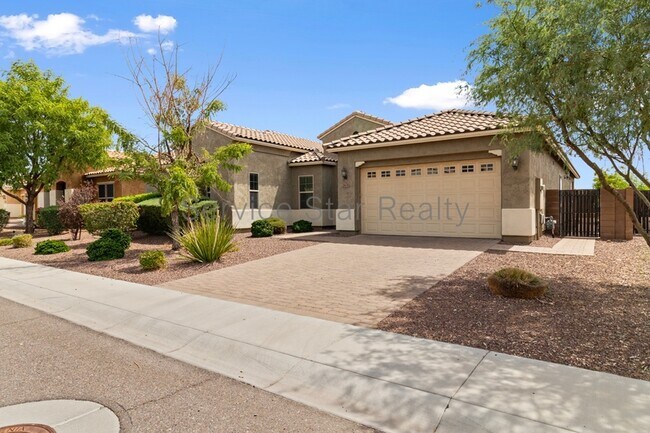 2631 W Rancho Laredo Dr Phoenix, AZ 85085 photo 2