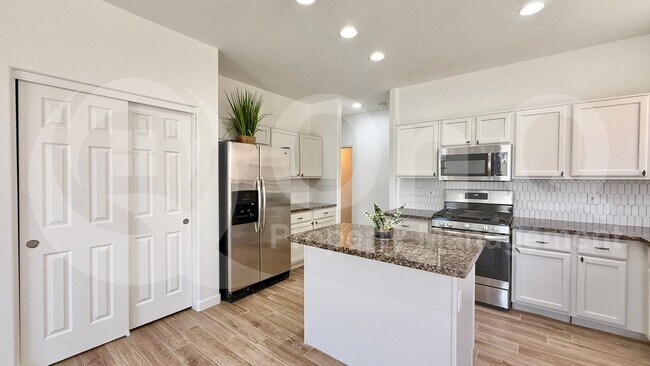 25828 N 67th Dr Peoria, AZ 85383 photo 3