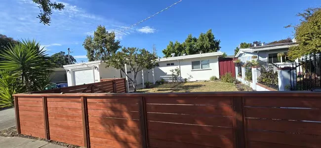 775 Beryl Pl photo 2