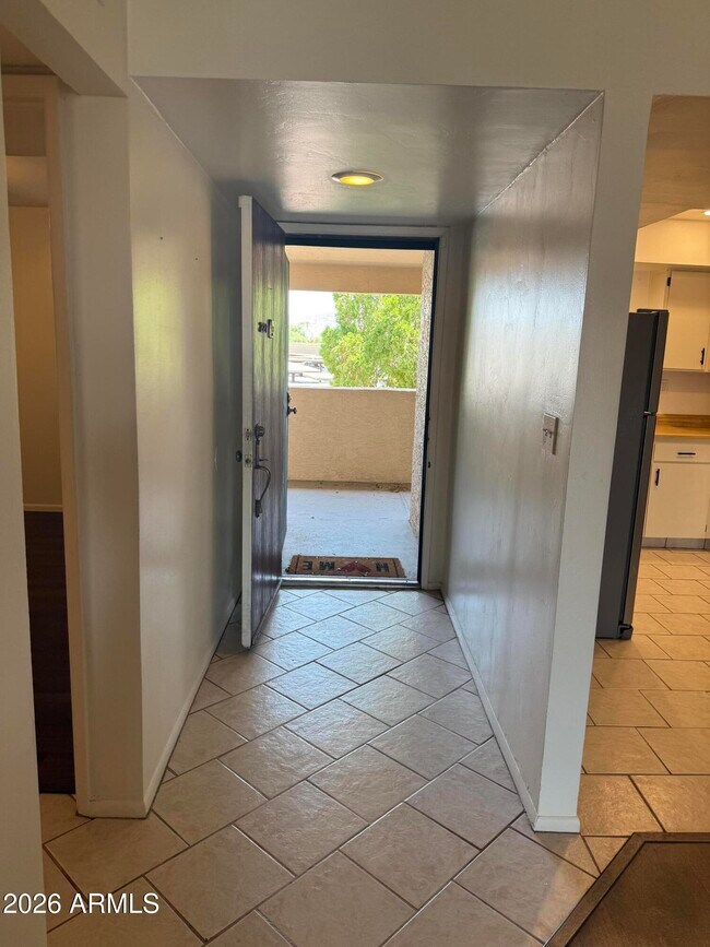 10828 N Biltmore Dr Phoenix, AZ 85029 photo 2