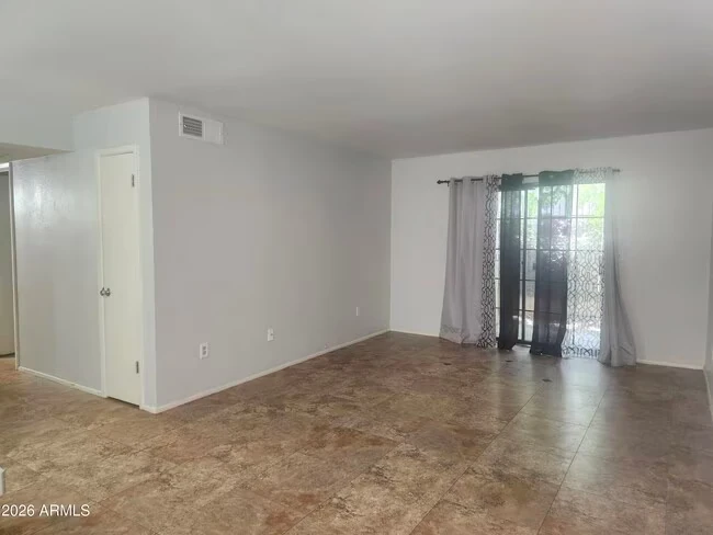 3119 W Cochise Dr Phoenix, AZ 85051 photo 4