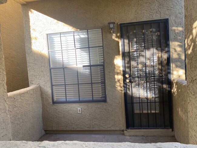 1126 W Elliot Rd Chandler, AZ 85224 photo 2
