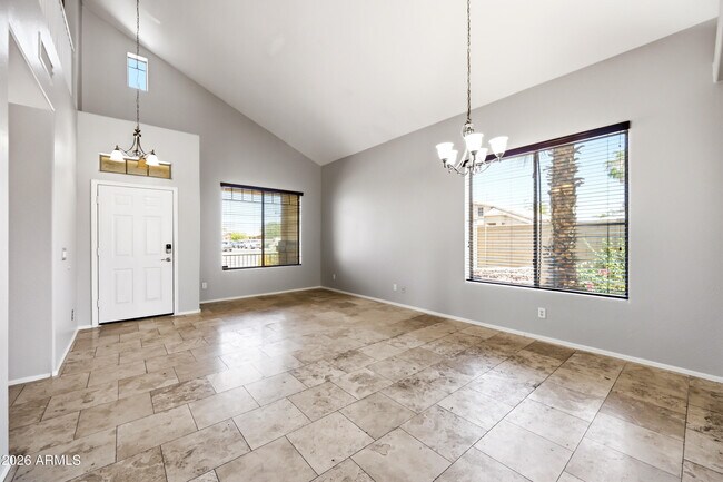 3289 E Waterman St photo 3