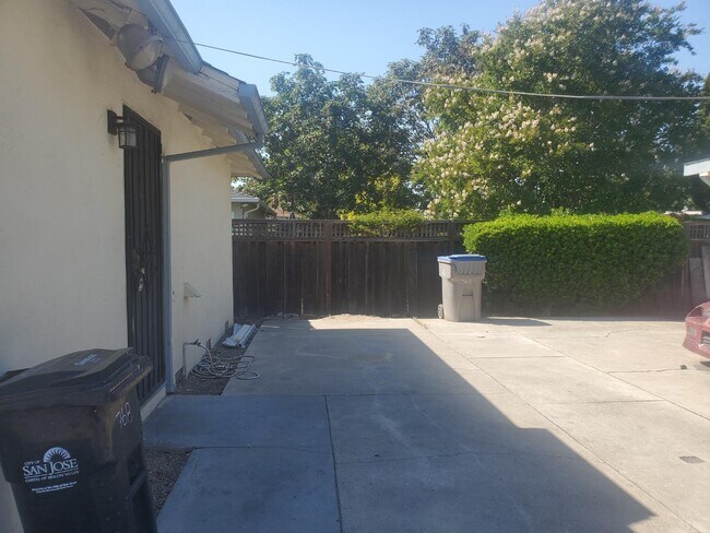 766 N 11th St San Jose, CA 95112 photo 2