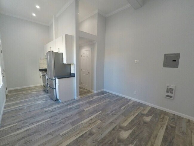 518 7th St Oakland, CA 94607 photo 2