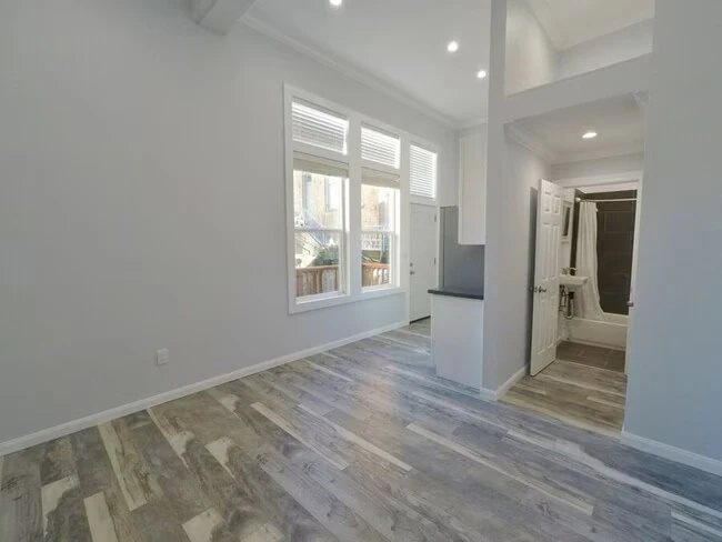 518 7th St Oakland, CA 94607